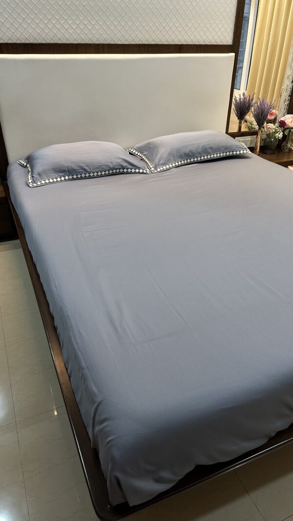 Insignia Blue bedding set - Image 3