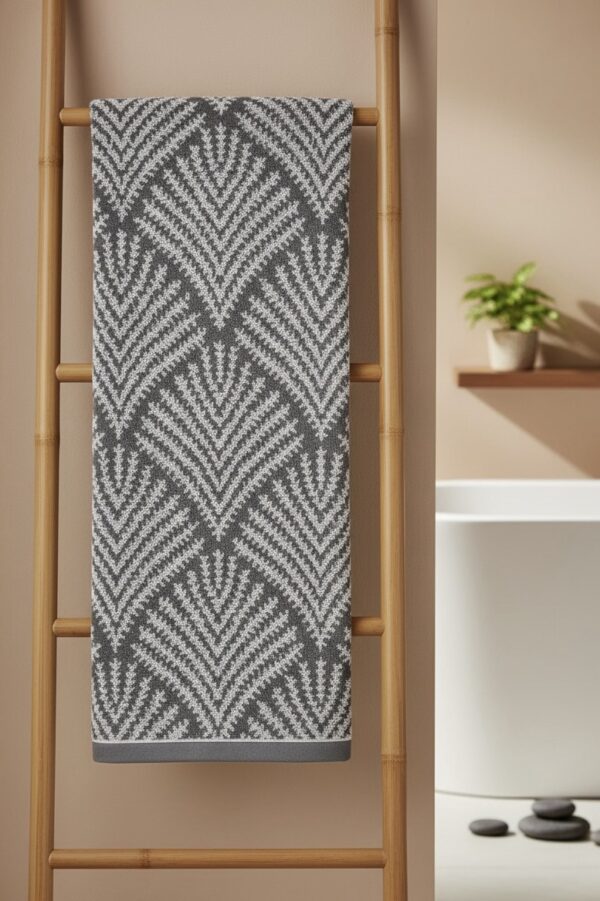 Herringbone patterned towel - Image 2